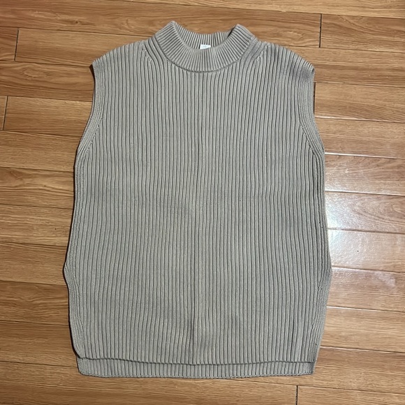 HM Sweater Vest - Picture 2 of 4